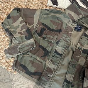 Abercrombie Copped Cut Off Camo Jacket